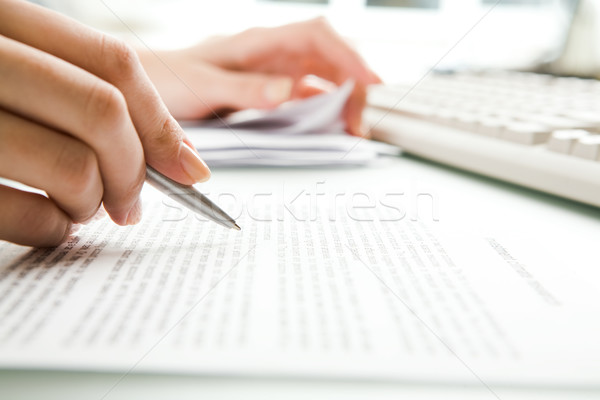 Papierwerk secretaris papier werk schrijven Stockfoto © pressmaster