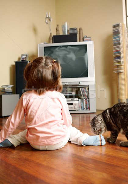 好奇心 後視圖 小女孩 坐在 地板 觀看 商業照片 © pressmaster