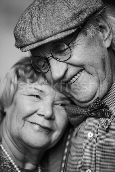 Proximidade imagem casal de idosos inteligente roupa mulher Foto stock © pressmaster