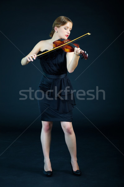 Música clássica retrato elegante feminino jogar violino Foto stock © pressmaster