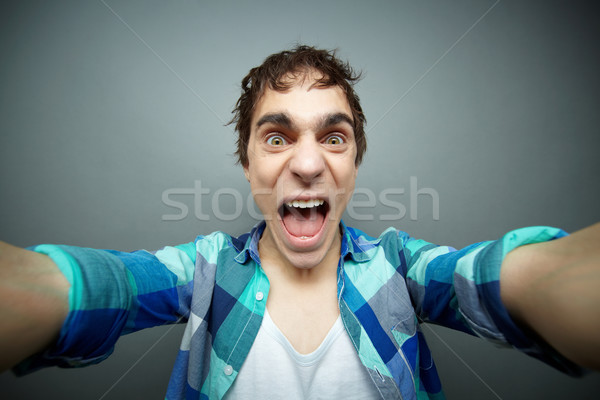 Wahnsinn crazy guy schreien Kamera Mann Stock foto © pressmaster