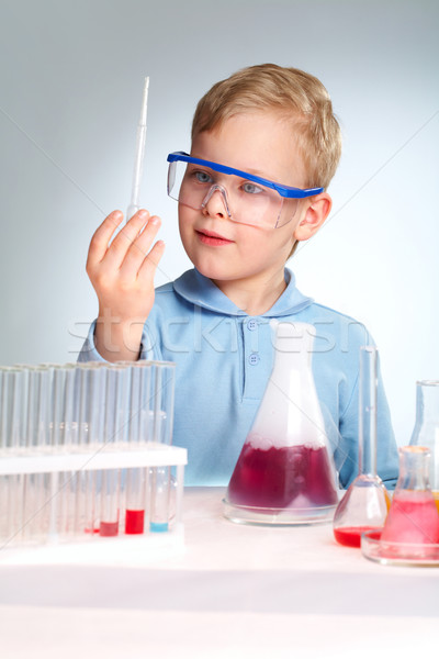 Naukowy ciekawość chłopca okulary ciekawy laboratorium Zdjęcia stock © pressmaster