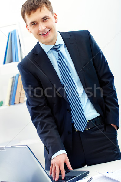 Geslaagd werkgever portret gelukkig man werkplek Stockfoto © pressmaster