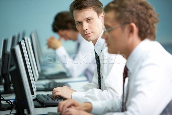 Stockfoto: Kantoormedewerker · zakenman · werken · computer · business · man