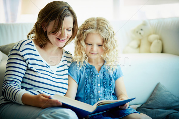 Lecture portrait cute fille mère livre [[stock_photo]] © pressmaster