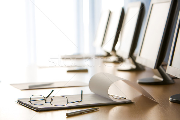 Werkplek afbeelding papier bril pen technologie Stockfoto © pressmaster