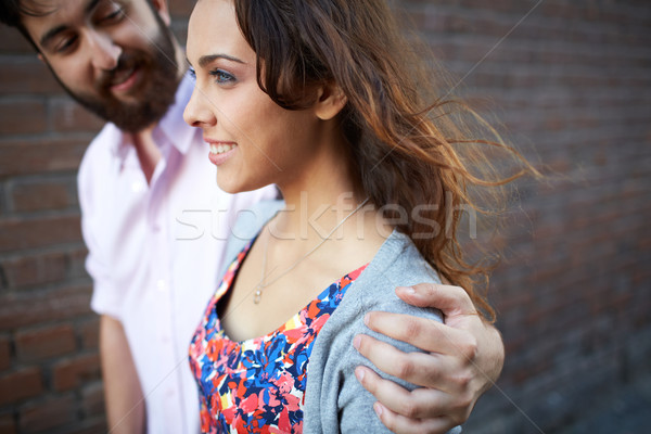 Lány kedvesem jóképű férfi átkarol fiatal lány sétál Stock fotó © pressmaster