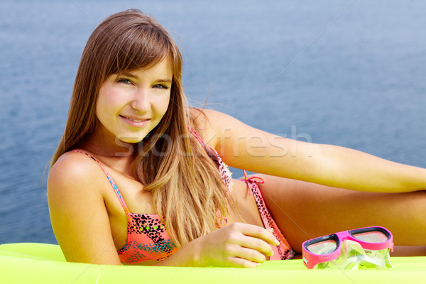 Photo stock: Belle · fille · portrait · adolescente · bikini · matelas · regarder