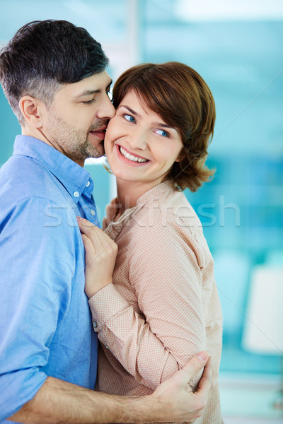 ölelkezés portré boldog középkorú pár élvezi Stock fotó © pressmaster
