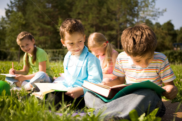 Okuma açık havada portre sevimli çocuklar kitaplar Stok fotoğraf © pressmaster