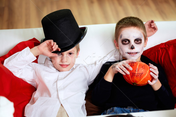 Halloween este fotó kettő kísérteties fiúk Stock fotó © pressmaster