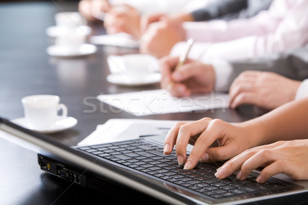 [[stock_photo]]: Travaux · secrétaire · image · Homme · portable · technologie