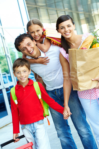 [[stock_photo]]: Famille · consommateurs · couple · deux · enfants · Shopping