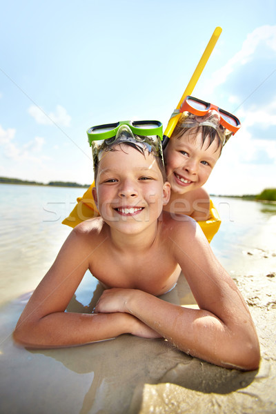Rodzeństwo Fotografia szczęśliwy piasku plaży Zdjęcia stock © pressmaster
