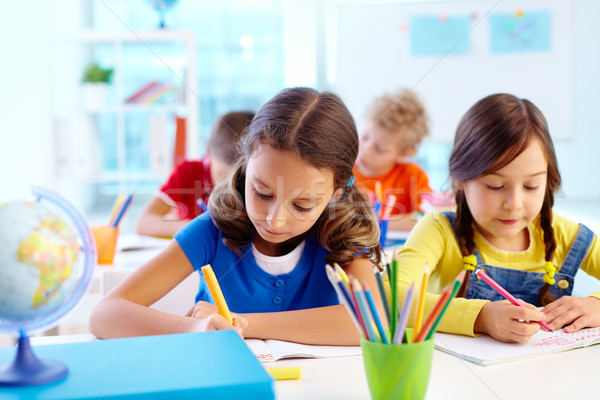 Geconcentreerde leerlingen kind groep schrijven Stockfoto © pressmaster