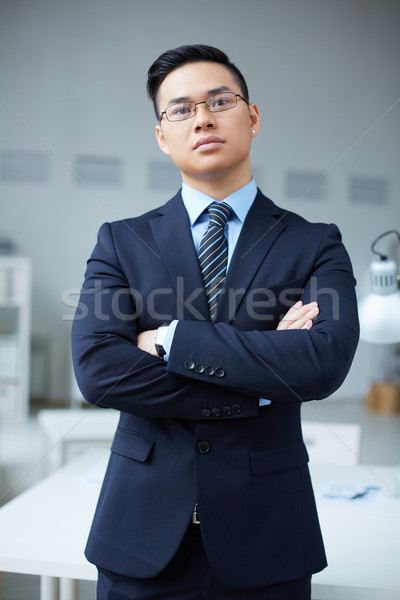 Elegante werkgever ernstig zakenman pak permanente Stockfoto © pressmaster