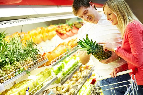 Foto stock: Mirando · productos · retrato · saludable · Pareja · frutas