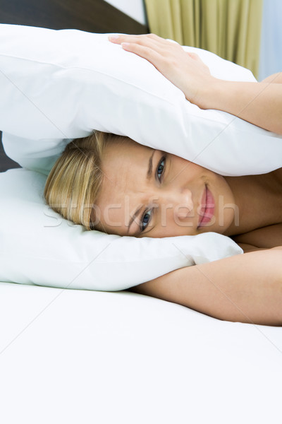 Fastidio immagine irritato femminile letto Foto d'archivio © pressmaster