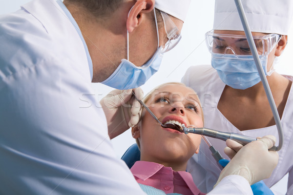Gyógyító fogak kép fiatal nő fogorvos asszisztens Stock fotó © pressmaster