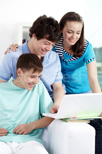 Estudiar adolescentes tres adolescentes ordenador nina Foto stock © pressmaster