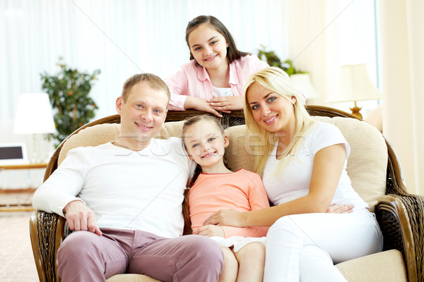 Сток-фото: родителей · портрет · счастливая · семья · два · детей · сидят