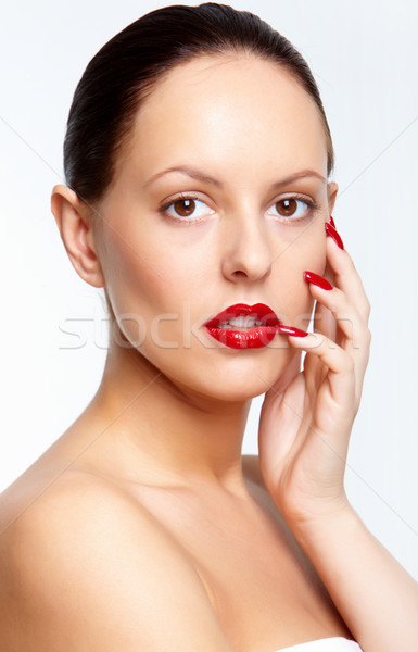 Káprázatos modell nő piros ajkak körmök néz Stock fotó © pressmaster