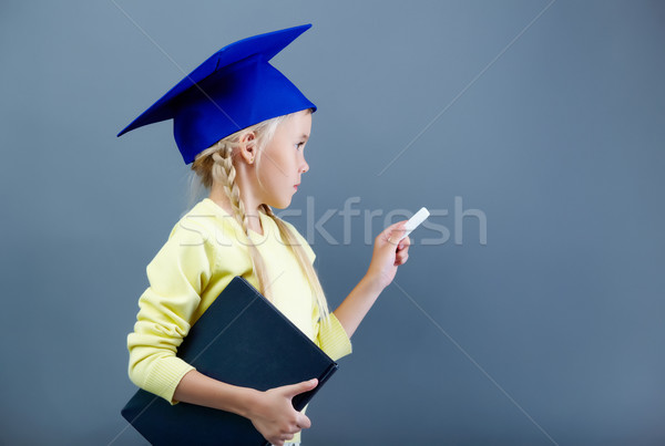 Foto stock: Criança · retrato · menina · graduação · seis · escrita