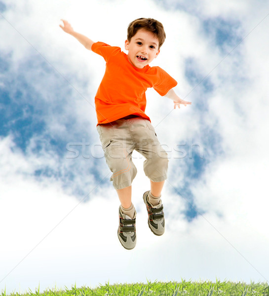 Salto foto jumping mani fuori Foto d'archivio © pressmaster