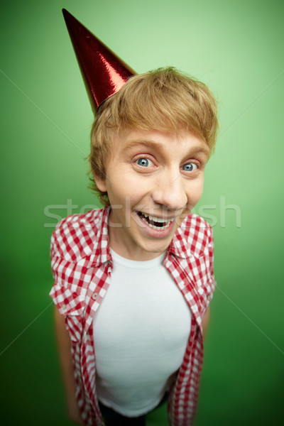 Derűs csávó mosolyog fickó ünnepel kúp Stock fotó © pressmaster