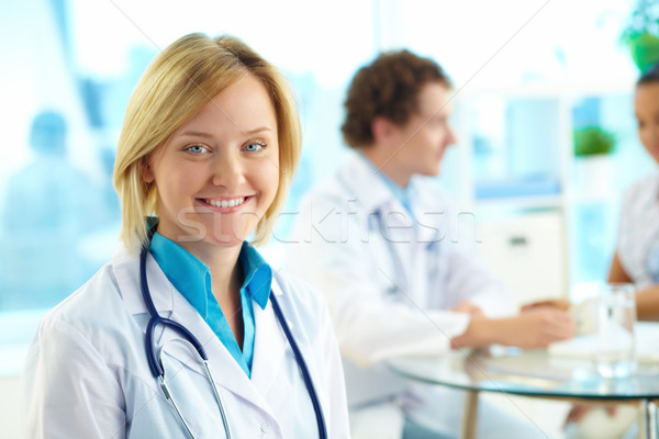 Foto stock: Femenino · médico · retrato · sonriendo · practicante · mirando