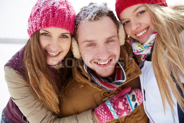 Afetuoso amigos retrato feliz olhando câmera Foto stock © pressmaster