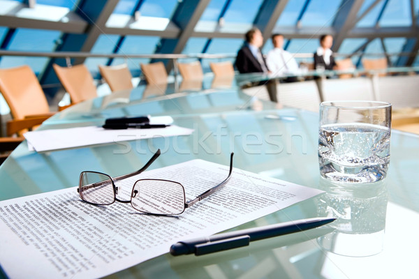 Obiecte imagine tabel sala de conferinte afaceri Imagine de stoc © pressmaster
