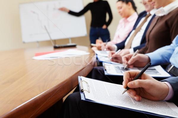 Briefing gens d'affaires mains documents écrit Photo stock © pressmaster