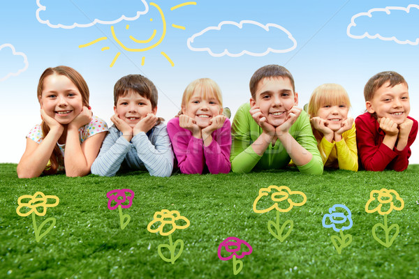 Stock foto: Freunde · Gruppe · glücklich · Kinder · grünen · Gras · Mädchen