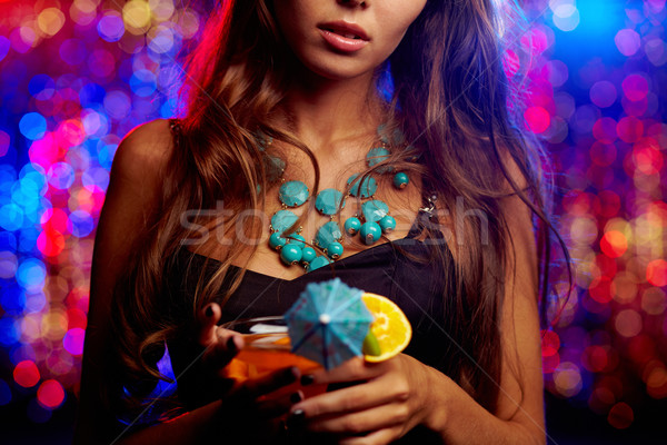 Klubber koktél közelkép pompás lány éjszakai klub Stock fotó © pressmaster