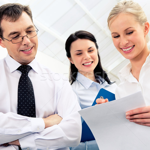 [[stock_photo]]: Lecture · document · photo · puce · femme