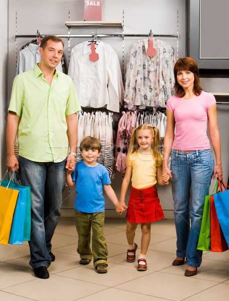 Winkelen portret familie lopen beneden Stockfoto © pressmaster