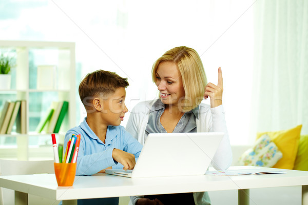 Discutir informação retrato bastante diligente Foto stock © pressmaster