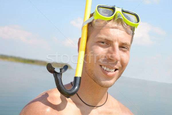 Portret człowiek scuba patrząc kamery Zdjęcia stock © pressmaster
