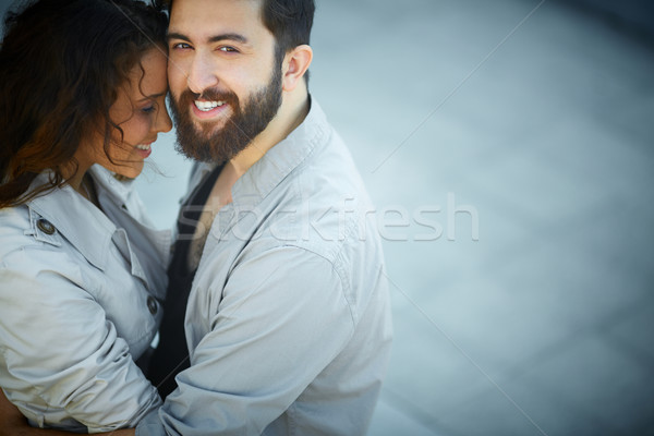 átkarol kedvesem kép boldog férfi néz Stock fotó © pressmaster