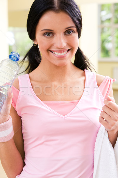 Mooie meisje portret aantrekkelijk meisje fles water Stockfoto © pressmaster