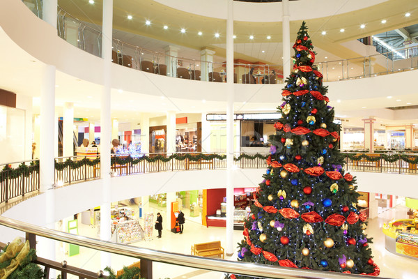 Vásárlás központ kép nagy díszített karácsonyfa Stock fotó © pressmaster
