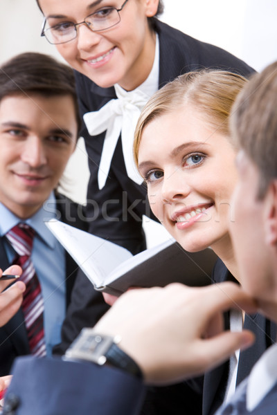 Boldog pillantás vidám arc csinos alkalmazott üzlet Stock fotó © pressmaster