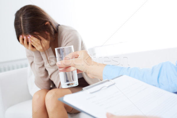 Meisje moeite ontdaan patiënt vergadering psychiater Stockfoto © pressmaster