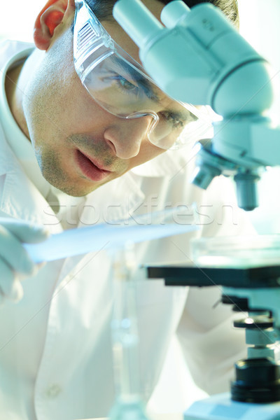 Foto stock: Pesquisa · científica · sério · estudar · químico · elemento · laboratório