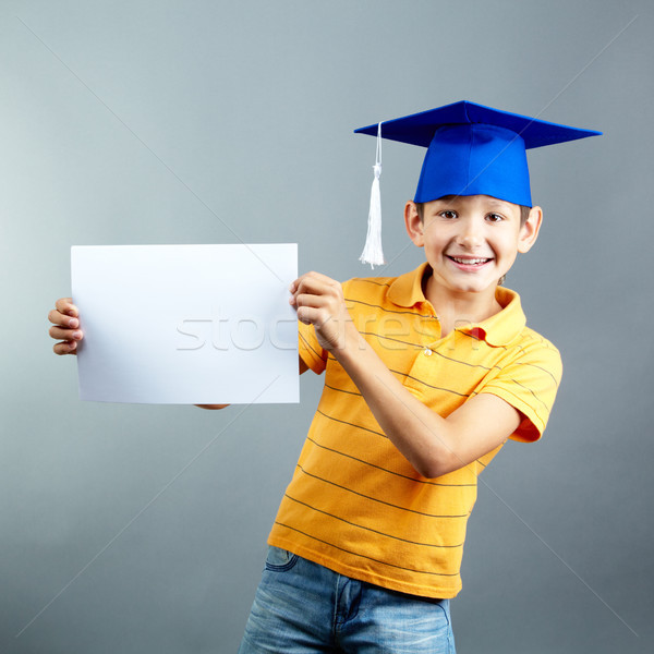 Stockfoto: Schooljongen · blanco · papier · portret · naar · camera