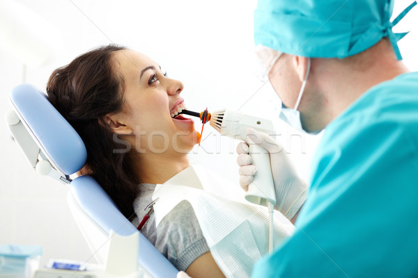 Fog tömés mosolyog fogorvos tart ultraibolya Stock fotó © pressmaster