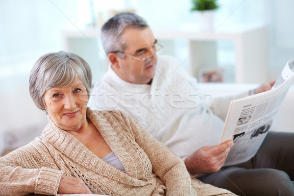 Stock foto: Gnädig · reife · Frau · schauen · Kamera · Ehemann