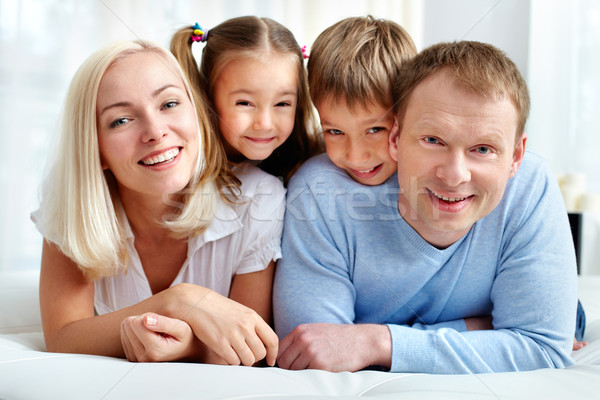 Saamhorigheid portret gelukkig gezin home vrouw Stockfoto © pressmaster