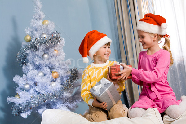 Stockfoto: Geschenken · portret · gelukkig · broers · en · zussen · christmas · home